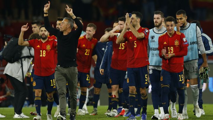 Selección Española celebrando la victoria contra Suecia
